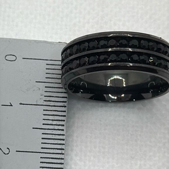 Brand New!!  Size 8 stainless steel black double row zircon stone ring - Picture 3 of 4